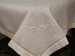 Tablecloth Bows Range